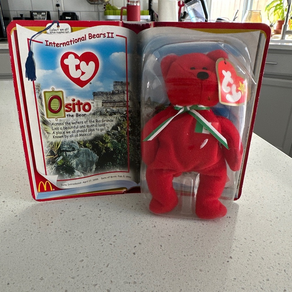 BeanieBaby International Bears Ocito 1999 McDonald’s collectible happy meal toys